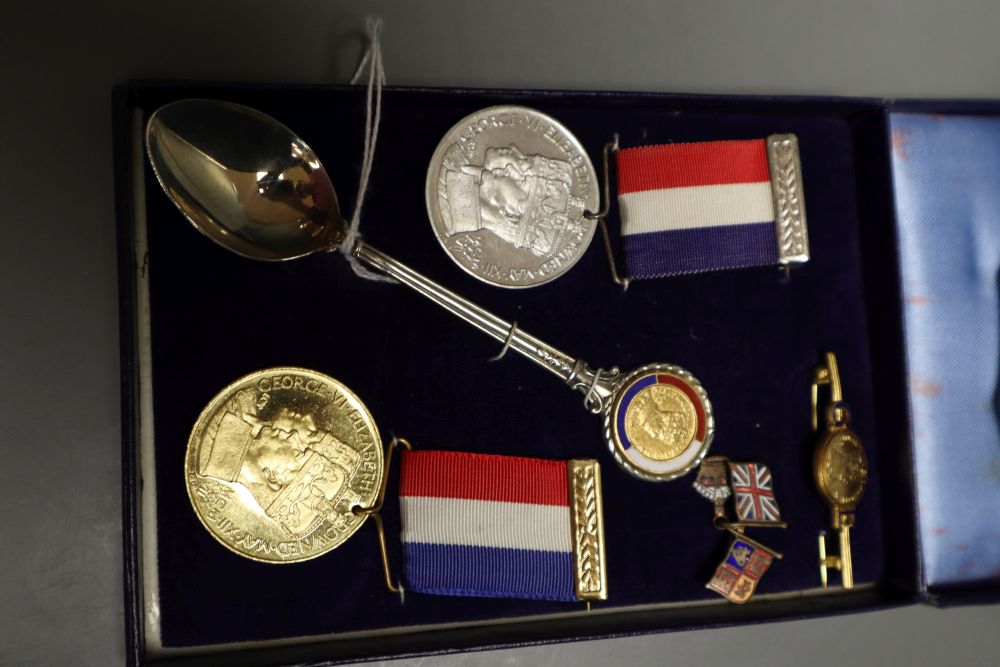 Miscellaneous memorabilia, including a Miss Columbia aluminium ashtray